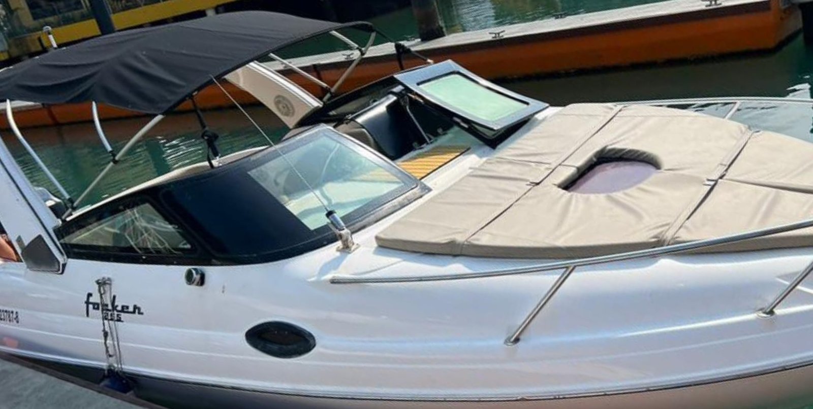 Focker 26 Pés Aluguel de Lanchas e Iates Love Boat Rio de Janeiro RJ