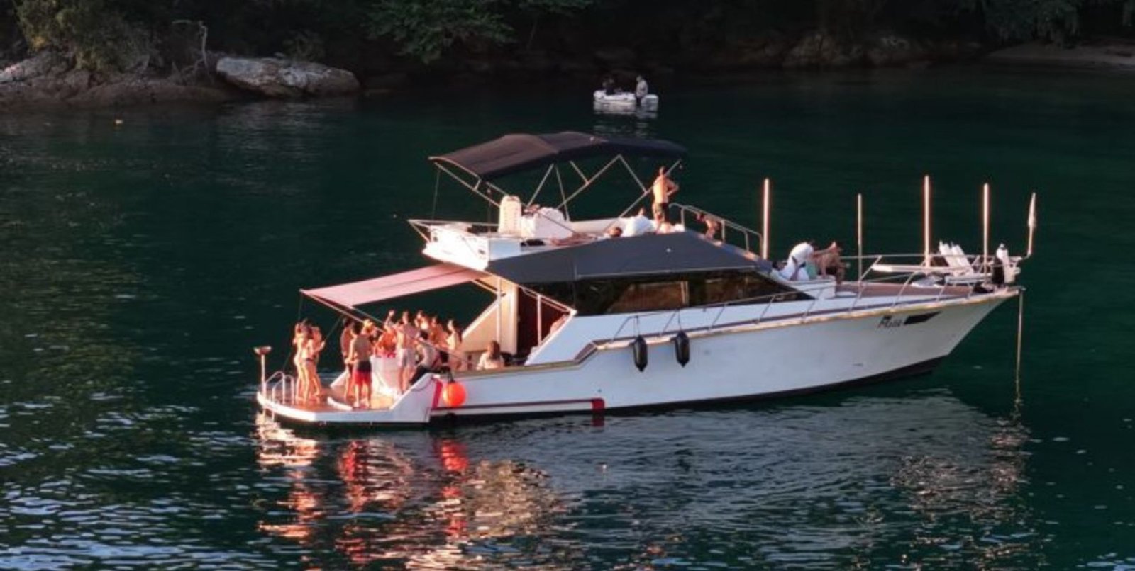 Aluguel de Lanchas e Iates Love Boat Rio de Janeiro RJ